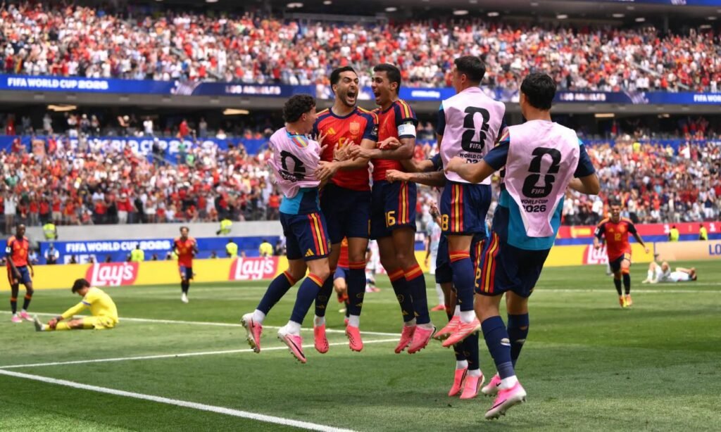 Mikel Merino celebra el gol que le dio a España la clasificación a las semifinales del Mundial, en un partido decisivo ante Bélgica.