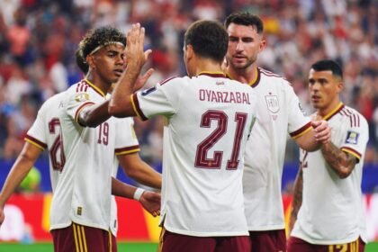 Los futbolistas de España celebran uno de los goles en la victoria ante Francia por las semifinales del Mundial 2026.
