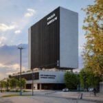 Render ilustrativo de la futura Estación Policial Santa Fe Centro, que será construida en el Parque Federal de la ciudad capital. El proyecto contempla una moderna infraestructura para tareas operativas, administrativas y atención ciudadana.