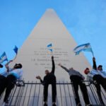 Hinchas argentinos celebrando una conquista de la Selección en el Obelisco de Buenos Aires. Imagen de archivo.