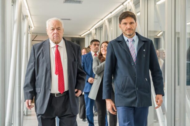 Rafael Gutiérrez y el gobernador Maximiliano Pullaro durante la inauguración del nuevo Anexo del Palacio de Justicia en la ciudad de Santa Fe. Foto: archivo.