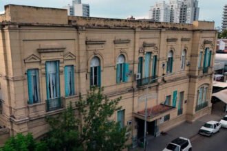 Fachada del Hospital José María Cullen de Santa Fe, uno de los principales centros de salud de alta complejidad de la provincia.