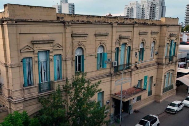 Fachada del Hospital José María Cullen de Santa Fe, uno de los principales centros de salud de alta complejidad de la provincia.