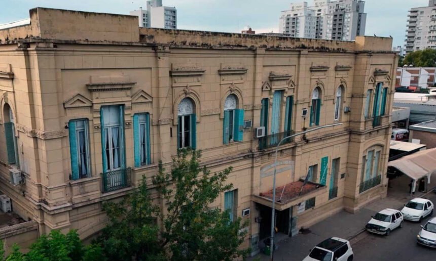 Fachada del Hospital José María Cullen de Santa Fe, uno de los principales centros de salud de alta complejidad de la provincia.
