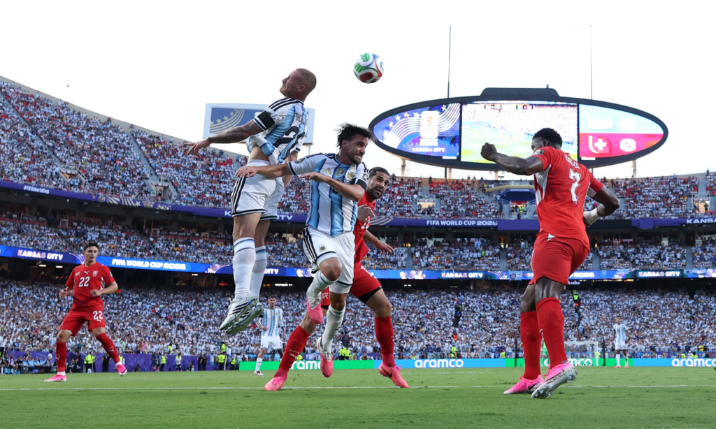 La Selección Argentina y Suiza protagonizan un partido parejo y luchado por un lugar en las semifinales del Mundial 2026.
