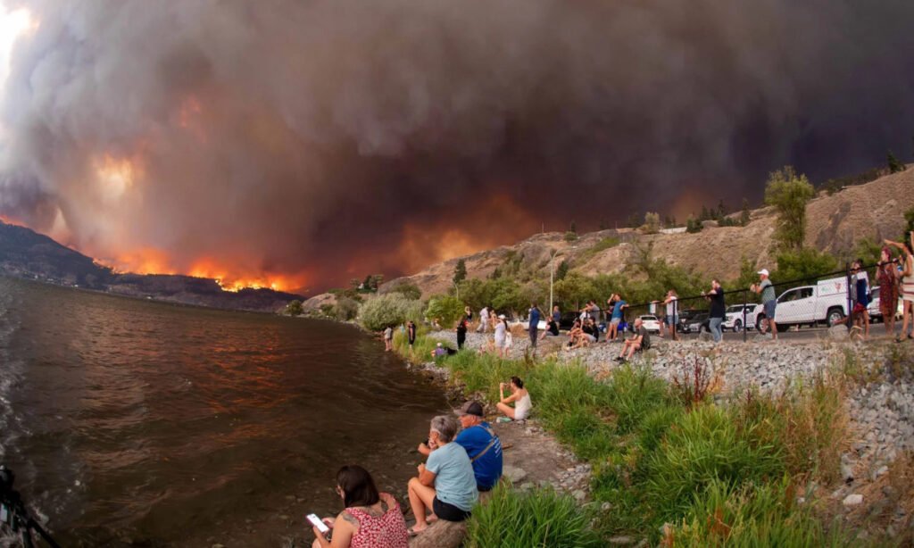 Los incendios forestales en Canadá generan una gran columna de humo que se desplaza hacia distintas regiones de América del Norte. Foto de archivo.
