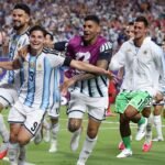 Julián Álvarez desata el festejo argentino tras marcar en el alargue del duelo ante Suiza por los cuartos de final.