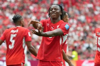 Johan Manzambi, una de las jóvenes promesas del seleccionado de Suiza, durante un partido oficial. El mediocampista se consolidó como una de las revelaciones del Mundial