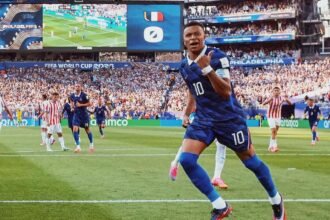 Kylian Mbappé celebra el gol con el que Francia superó a Paraguay en un partido decisivo del Mundial 2026.