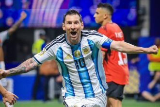 Lionel Messi celebra su conquista durante el encuentro entre Argentina y Egipto por el Mundial 2026.