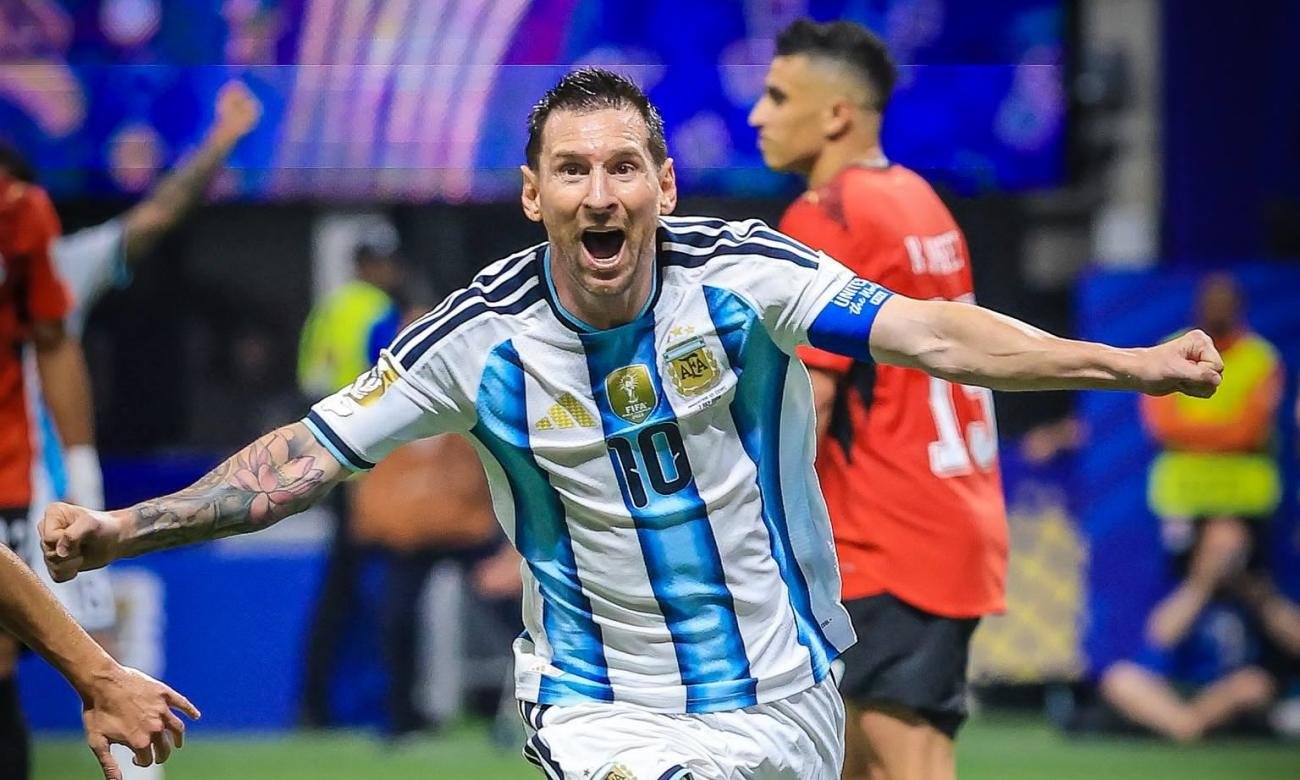 Lionel Messi celebra su conquista durante el encuentro entre Argentina y Egipto por el Mundial 2026.