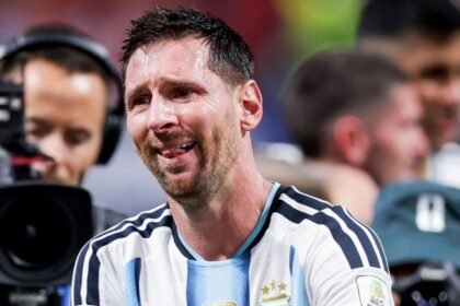 Lionel Messi, emocionado y entre lágrimas, tras un partido con la Selección Argentina. El capitán albiceleste protagonizó una de las imágenes más conmovedoras luego de una jornada inolvidable. Foto de archivo.