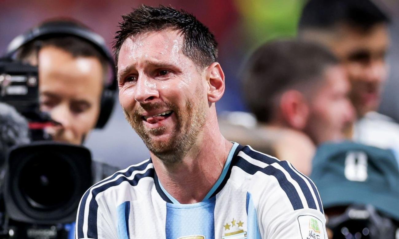 Lionel Messi, emocionado y entre lágrimas, tras un partido con la Selección Argentina. El capitán albiceleste protagonizó una de las imágenes más conmovedoras luego de una jornada inolvidable. Foto de archivo.