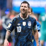 Lionel Messi celebra con la Selección Argentina tras un partido mundialista. Foto de archivo.