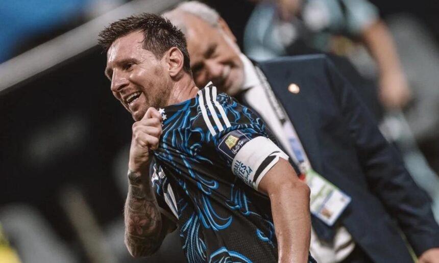 Lionel Messi celebra con la Selección Argentina tras un partido oficial. Foto de archivo.
