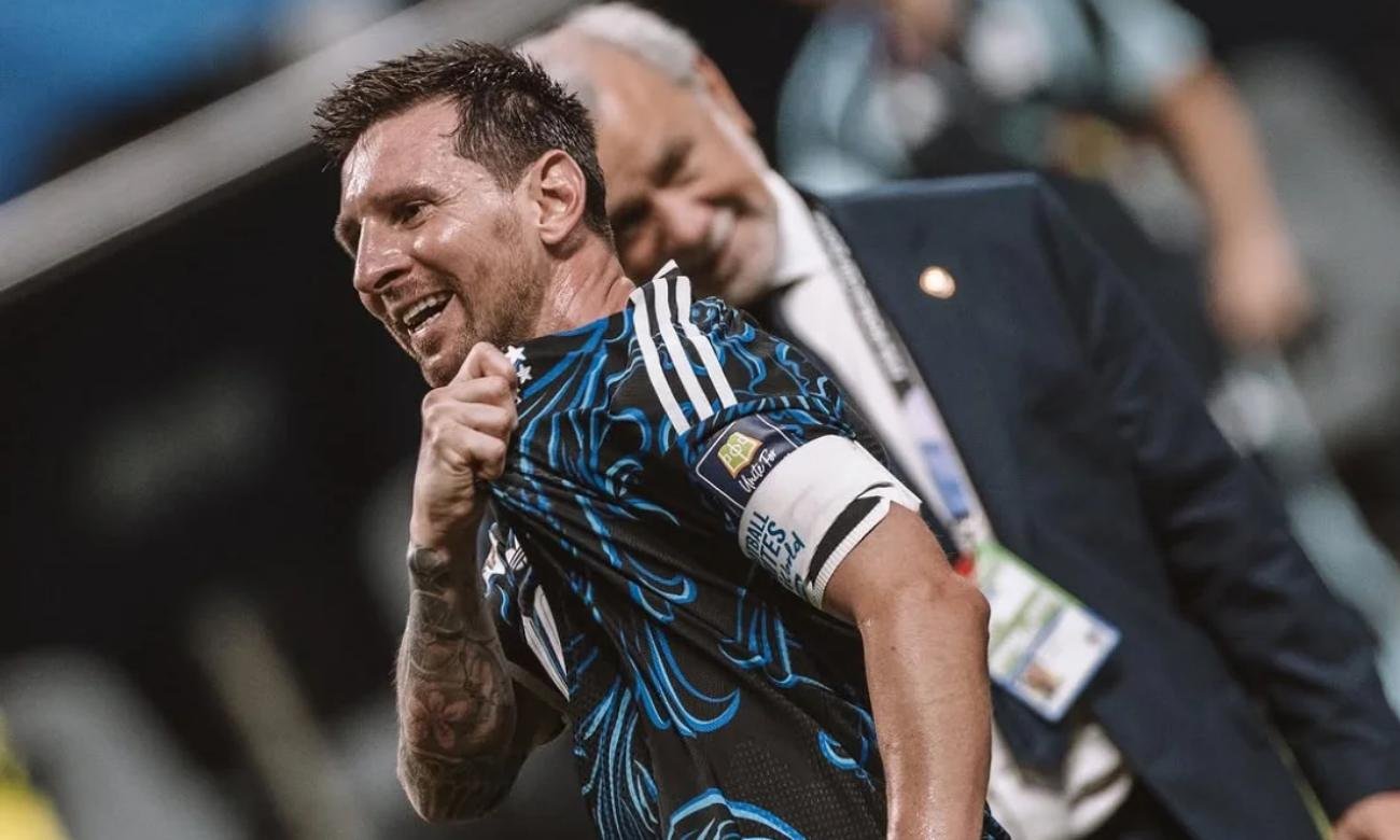 Lionel Messi celebra con la Selección Argentina tras un partido oficial. Foto de archivo.