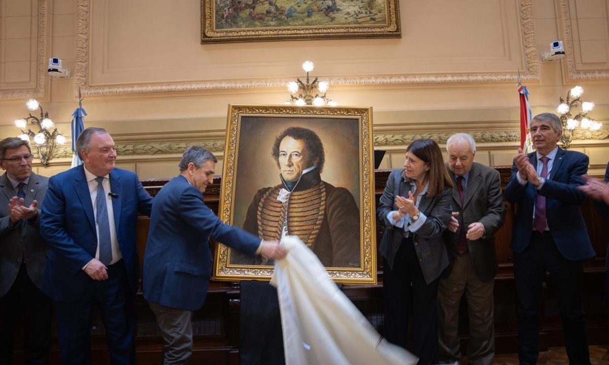 Autoridades provinciales participaron de la inauguración de las obras de modernización del recinto de sesiones de la Cámara de Senadores de Santa Fe, que ahora lleva el nombre de los exgobernadores Aldo Tessio y Jorge Obeid.