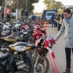 Vehículos abandonados en una dependencia policial de Santa Fe durante operativos de ordenamiento y recuperación de espacios públicos.