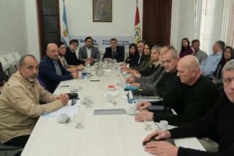 Representantes del Gobierno de Santa Fe y de los gremios docentes retomaron las negociaciones paritarias, que continuarán con una nueva reunión prevista para el martes 21 de julio.