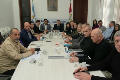 Representantes del Gobierno de Santa Fe y de los gremios docentes retomaron las negociaciones paritarias, que continuarán con una nueva reunión prevista para el martes 21 de julio.