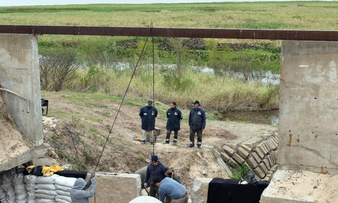 Avance de la obra hídrica que ejecuta la Municipalidad de Santa Fe en el Paseo de la Laguna para reforzar el sistema de drenaje y proteger el sector científico y universitario.