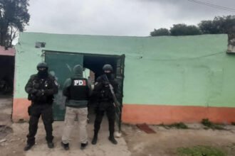 Una de las viviendas allanadas por la Policía de Investigaciones durante el operativo por una causa de presunto microtráfico en la ciudad de Vera.