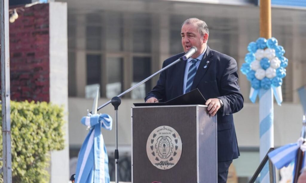 El intendente Juan Pablo Poletti acompañó las actividades de la fiesta patria que cada 9 de Julio reúne a miles de santafesinos en Aristóbulo del Valle.