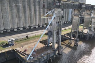 Vista general del Puerto Santa Fe, uno de los nodos logísticos estratégicos para el transporte de cargas y el desarrollo productivo de la provincia.