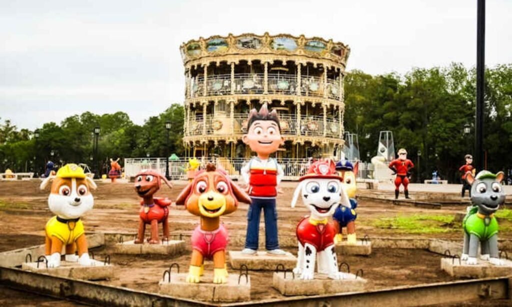 Niños y familias participan de las actividades recreativas, culturales y educativas organizadas por la Municipalidad de Puerto General San Martín durante el programa "Puerto de Vacaciones".