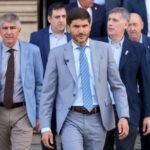 El gobernador Maximiliano Pullaro junto a los ministros Pablo Olivares y Fabián Bastia durante una actividad oficial del Gobierno de Santa Fe. Foto de archivo.