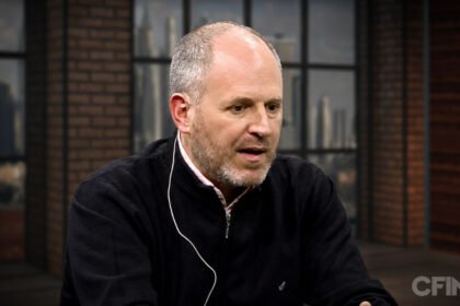 Ramiro Dall’Aglio, vicepresidente de la Masonería Argentina, durante una entrevista en medios de comunicación donde abordó el rol histórico y social de la institución. Foto de archivo.