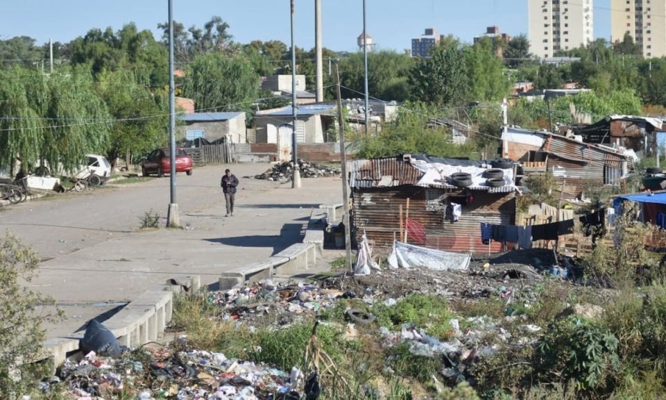 Los trabajos de limpieza y acondicionamiento de reservorios buscan optimizar el sistema de drenaje pluvial y fortalecer la capacidad de respuesta de Santa Fe ante lluvias intensas.