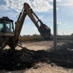Las tareas de limpieza y mantenimiento de canales y reservorios forman parte del plan de prevención hídrica que la Municipalidad desarrolla en distintos sectores de la ciudad.