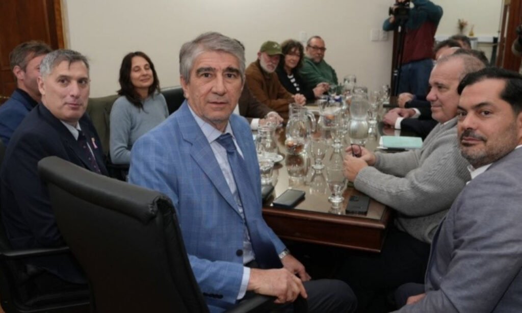 Funcionarios del Gobierno de Santa Fe y representantes gremiales vuelven a reunirse para definir la política salarial del segundo semestre.