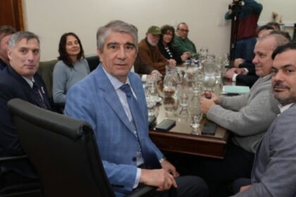Funcionarios del Gobierno de Santa Fe y representantes gremiales vuelven a reunirse para definir la política salarial del segundo semestre.