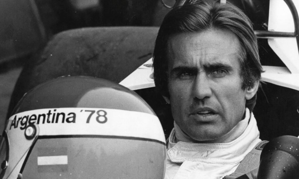 El santafesino Carlos "Lole" Reutemann en una de sus participaciones en la Fórmula 1, donde construyó una trayectoria que lo consagró como una leyenda del deporte argentino. Foto de archivo.