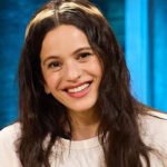 Rosalía durante una entrevista televisiva. La cantante española, una de las artistas más reconocidas de la escena internacional, habló en distintas oportunidades sobre su carrera y su vínculo con sus seguidores.
