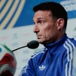 Lionel Scaloni responde las consultas de la prensa durante una conferencia oficial del Mundial 2026, en la previa de un compromiso de la Selección Argentina.