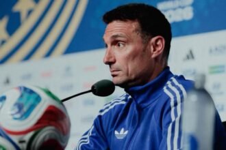 Lionel Scaloni responde las consultas de la prensa durante una conferencia oficial del Mundial 2026, en la previa de un compromiso de la Selección Argentina.