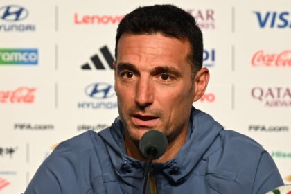Lionel Scaloni responde las consultas de la prensa durante una conferencia oficial del Mundial 2026, en la previa de un compromiso de la Selección Argentina.