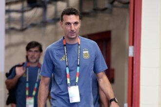 Lionel Scaloni durante la previa de un partido de la Selección Argentina en una Copa del Mundo. Foto de archivo.
