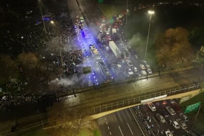 La Selección argentina recibió el reconocimiento de miles de hinchas a su regreso al país tras el Mundial 2026.