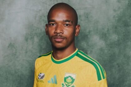 Jayden Adams, durante una participación con la selección de Sudáfrica. El mediocampista fue una de las jóvenes figuras del fútbol africano.