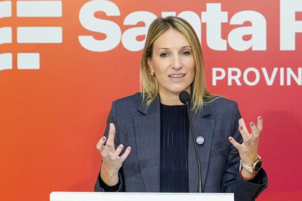 Virginia Coudannes, vocera del Gobierno de Santa Fe, durante una conferencia de prensa. Foto de archivo.