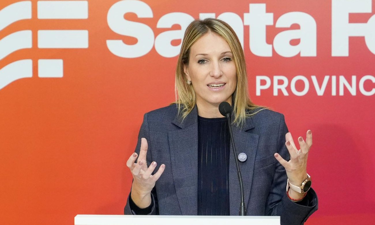 Virginia Coudannes, vocera del Gobierno de Santa Fe, durante una conferencia de prensa. Foto de archivo.