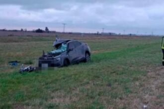 El automóvil en el que viajaba la familia Gómez quedó completamente destrozado tras el violento impacto contra el camión en la autovía 19. Foto: gentileza.