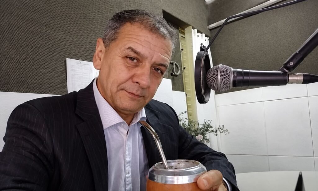 Alejandro Perea, reconocido periodista del Cordón Industrial y referente de los medios de comunicación de la región.