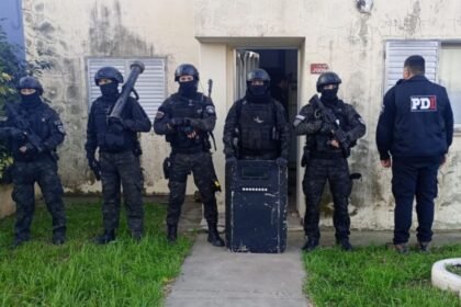 La Policía de Investigaciones realizó procedimientos vinculados a investigaciones por presunta comercialización de estupefacientes en la provincia de Santa Fe.