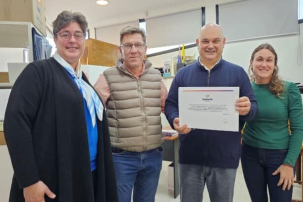 El senador Rodrigo Borla durante una recorrida por instituciones educativas de San Justo. Foto de archivo.