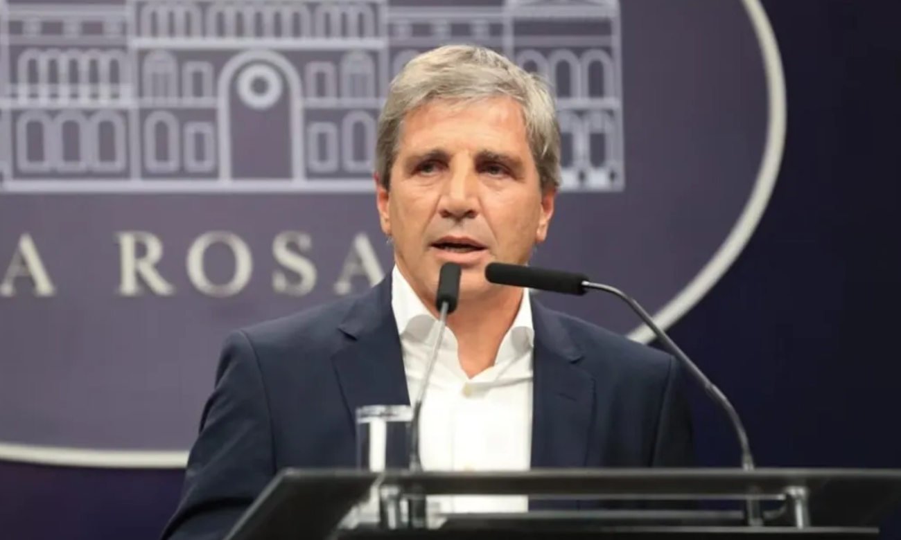 Luis Caputo, ministro de Economía de la Nación, durante una actividad oficial. Foto de archivo.